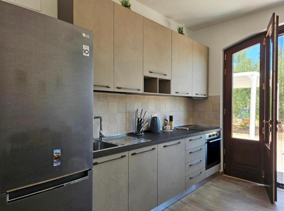 Lina 840 Apartment Monopoli Luaran gambar